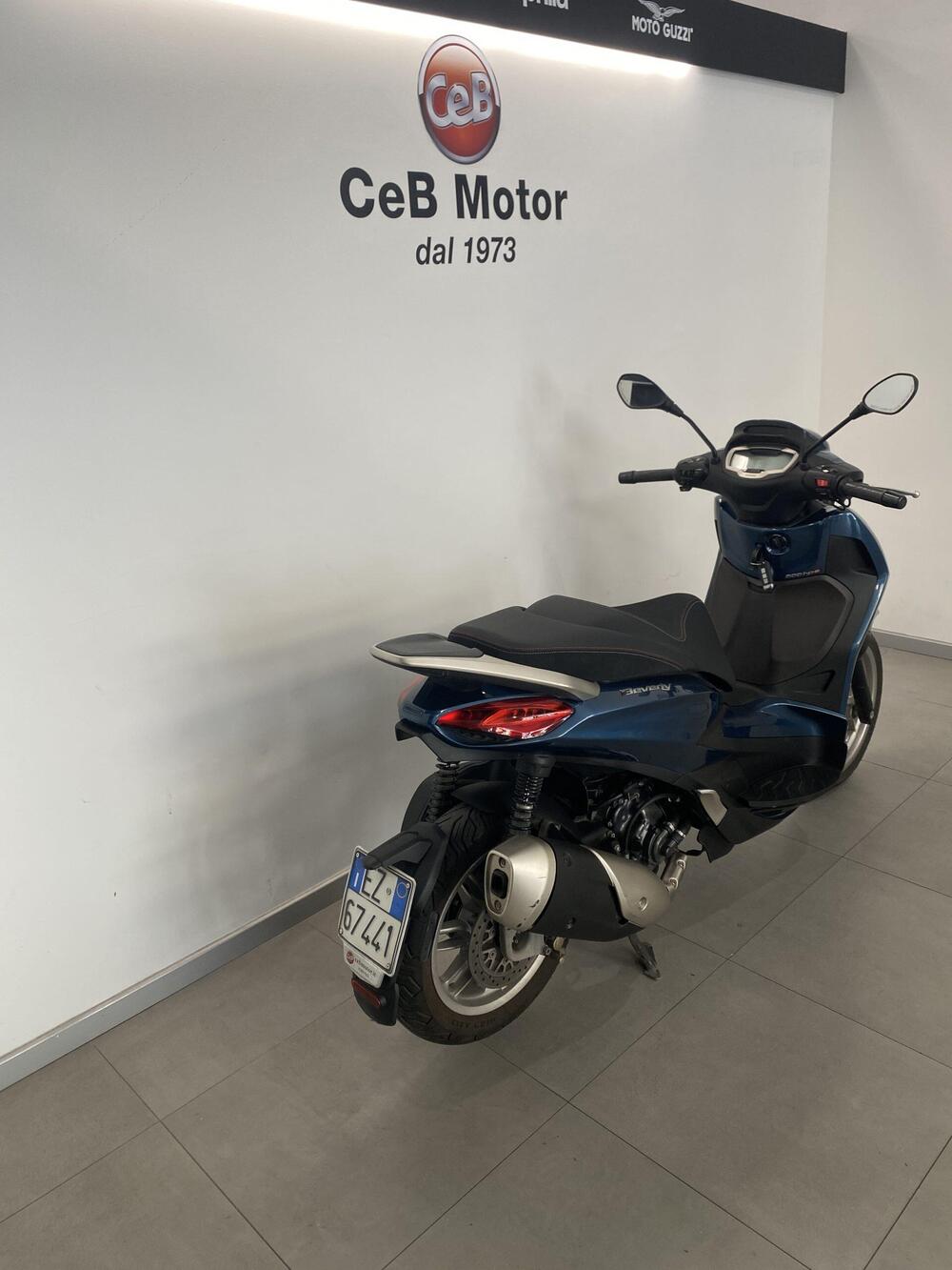 Piaggio Beverly 300 ABS-ASR (2021 - 25) (2)