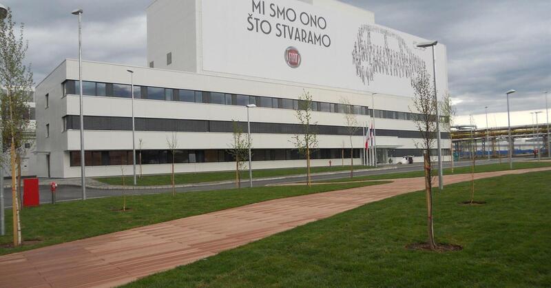 Stellantis spedisce gli operai in Serbia: stipendi doppi a Kragujevac, ma a quale prezzo?