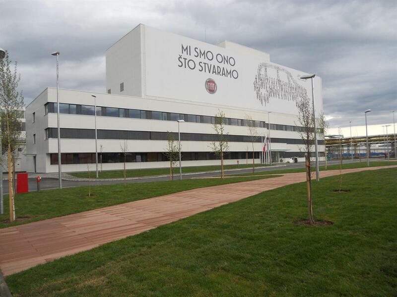 Stellantis spedisce gli operai in Serbia: stipendi doppi a Kragujevac, ma a quale prezzo?