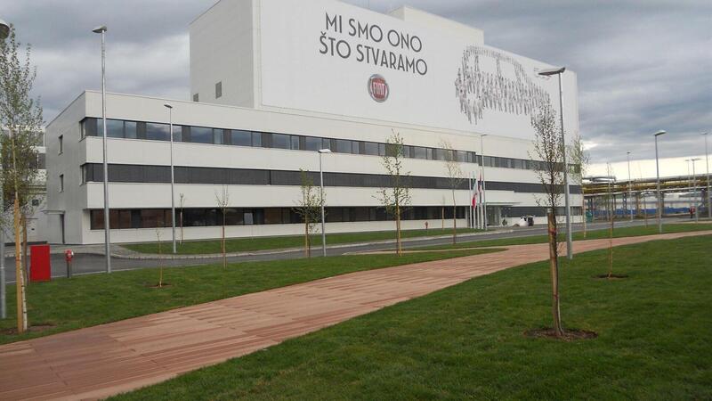 Stellantis spedisce gli operai in Serbia: stipendi doppi a Kragujevac, ma a quale prezzo?