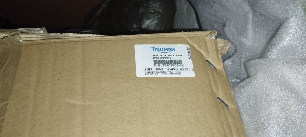 serbatio speed triple 885/955 roulette green Triumph (3)