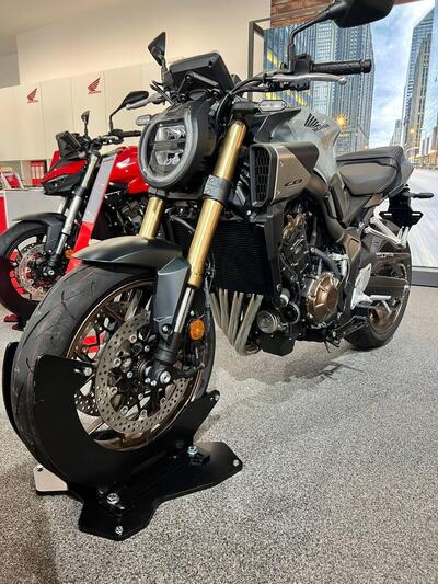 Honda CB 650 R E-Clutch (2024 - 25) nuova