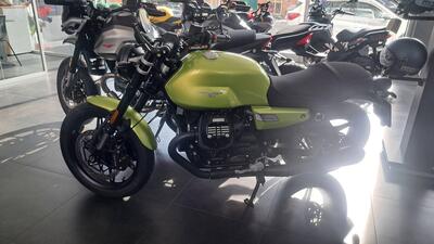 Moto Guzzi V7 Stone (2025) nuova