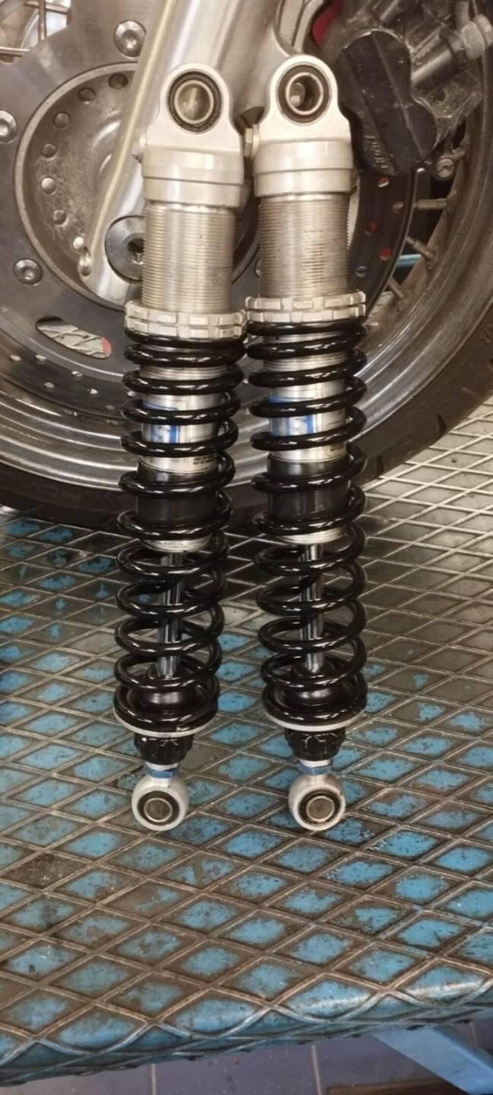 ammortizzatori ohlins 2 reg. per triumph bonnevil Öhlins