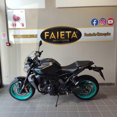 Yamaha MT-09 Y-AMT (2024 - 25) usata