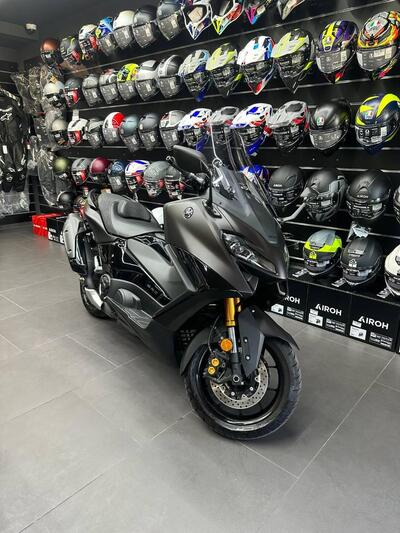 Yamaha T-Max 560 Tech Max (2022 - 24) usata