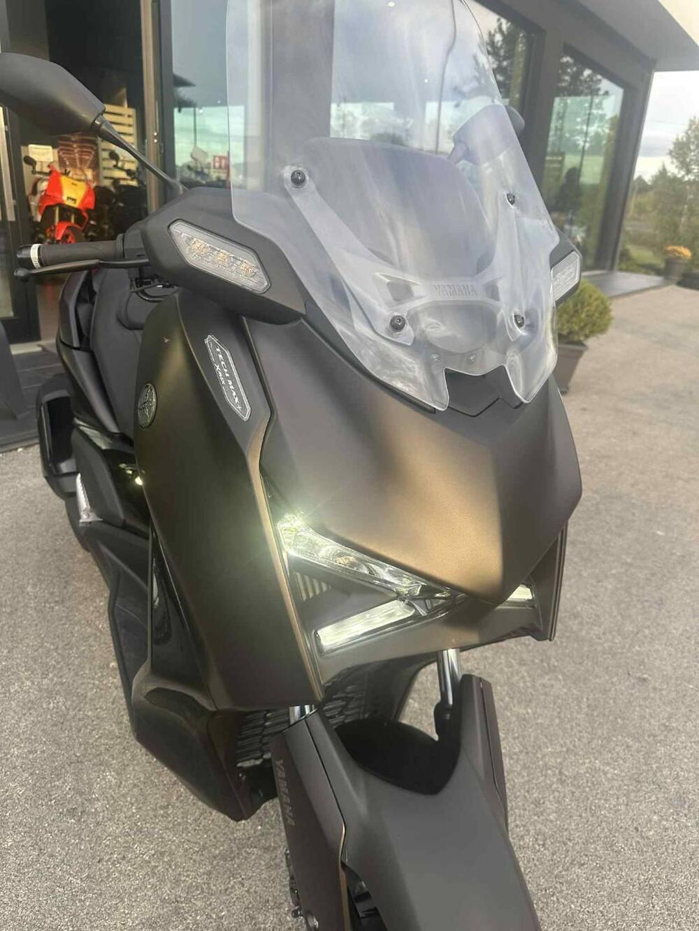 Yamaha X-Max 300 Tech Max+ (2025 - 26) (4)