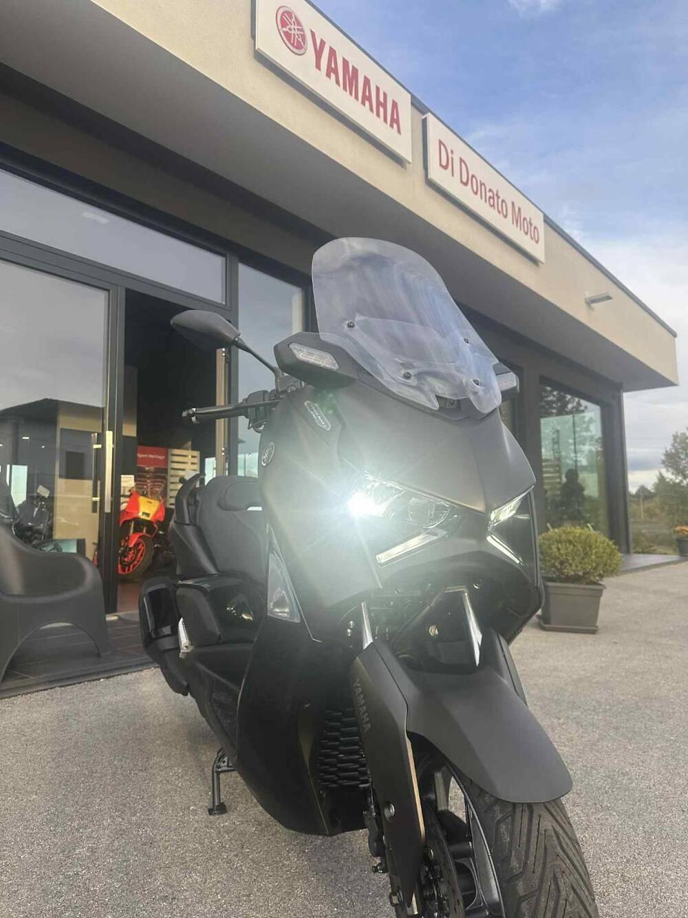 Yamaha X-Max 300 Tech Max+ (2025 - 26) (2)