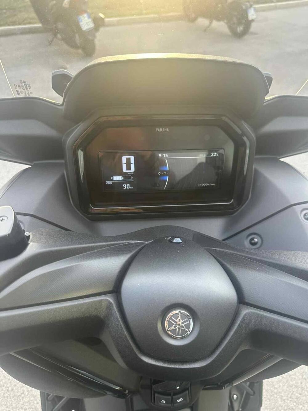 Yamaha X-Max 300 Tech Max+ (2025 - 26) (12)