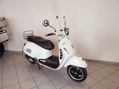 Vespa GTS 300 Super (2017 - 18) usata