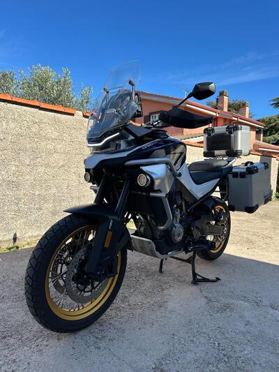 CFMOTO 800MT Explore (2023 - 25) usata