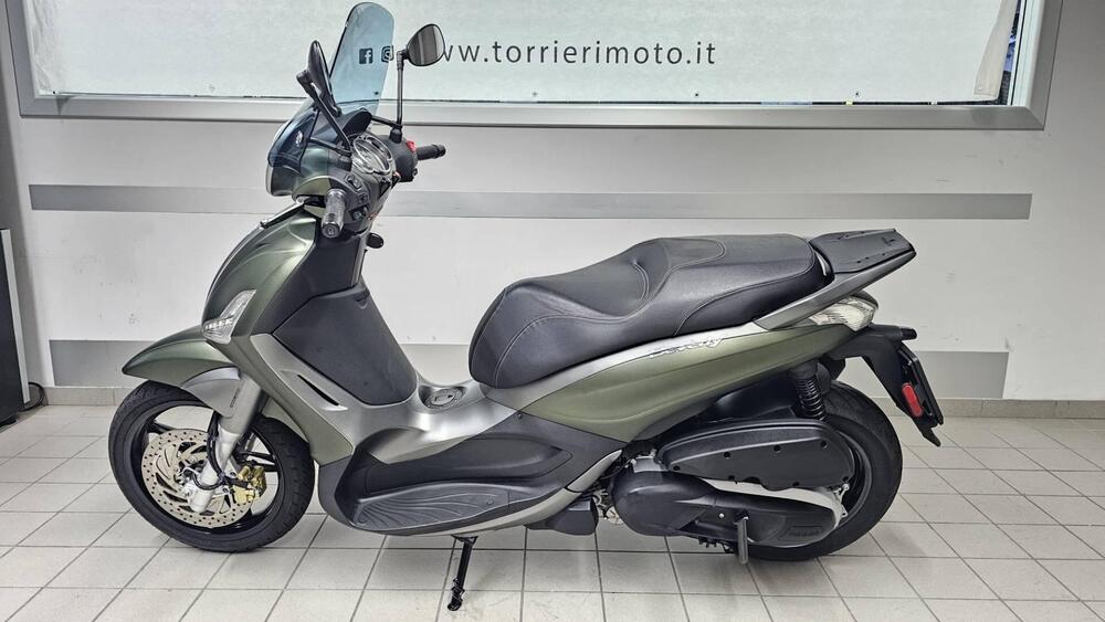 Piaggio Beverly 300 i.e. ABS-ASR (2016 - 20) (4)