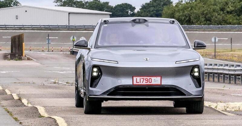 Nio rivoluziona l&rsquo;auto con SkyRide: la sospensione &ldquo;attiva totale&rdquo; che sfida le leggi della fisica
