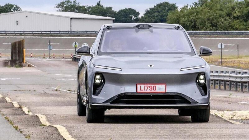 Nio rivoluziona l&rsquo;auto con SkyRide: la sospensione &ldquo;attiva totale&rdquo; che sfida le leggi della fisica