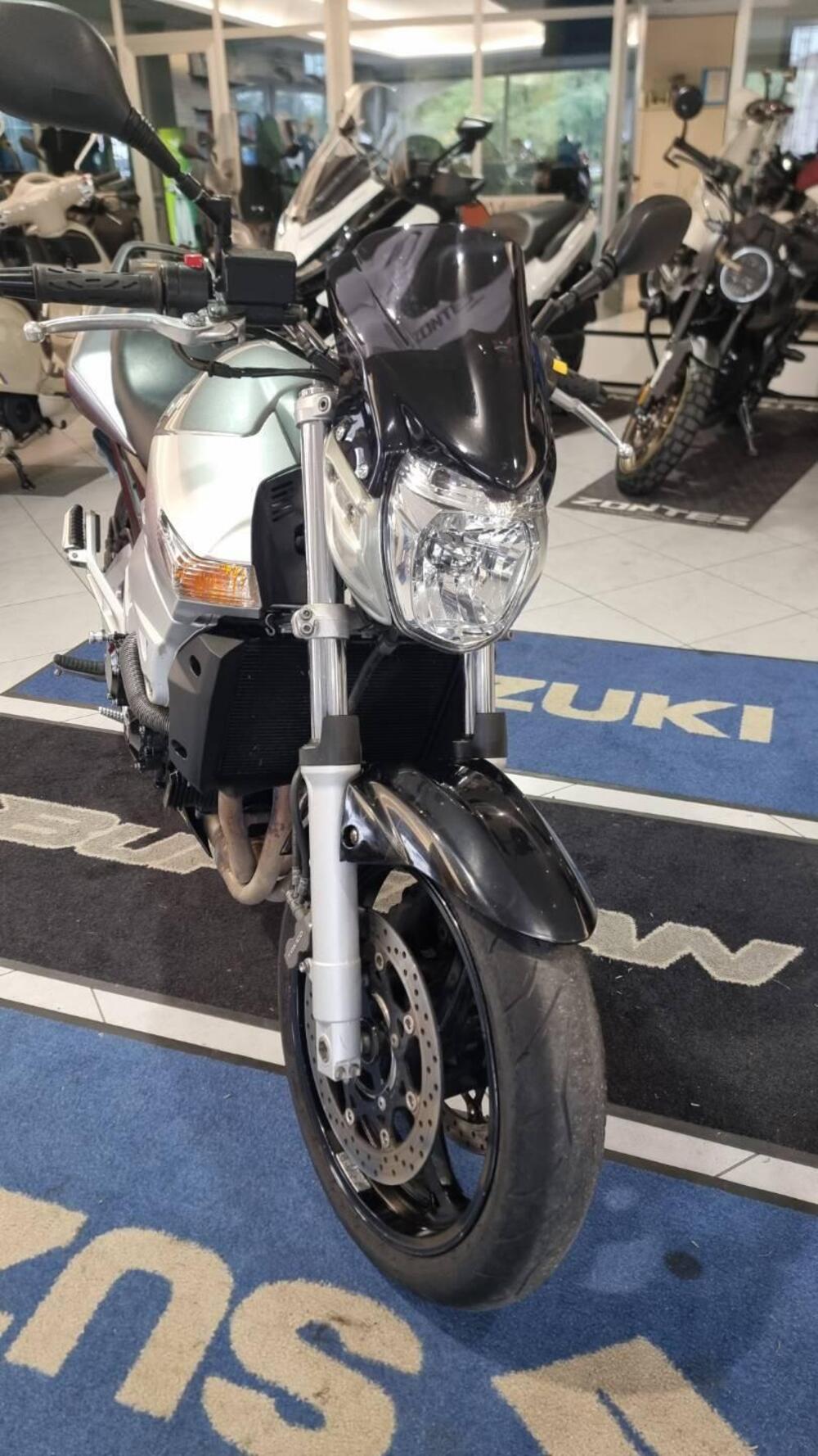 Suzuki GSR 600 (2006 - 11) (13)