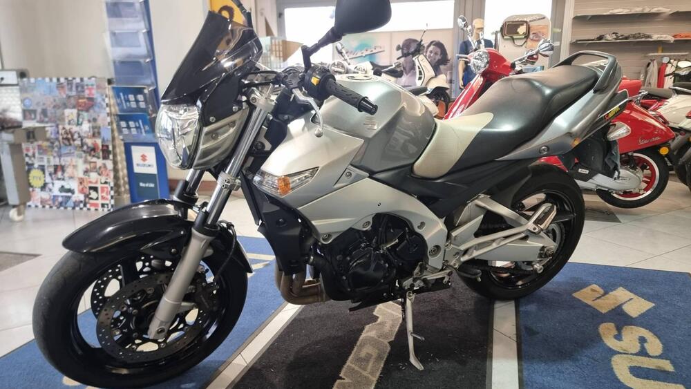 Suzuki GSR 600 (2006 - 11) (3)