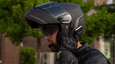 SENA Outrush 2: il casco modulare con Mesh Intercom 3.0 e Wave Intercom