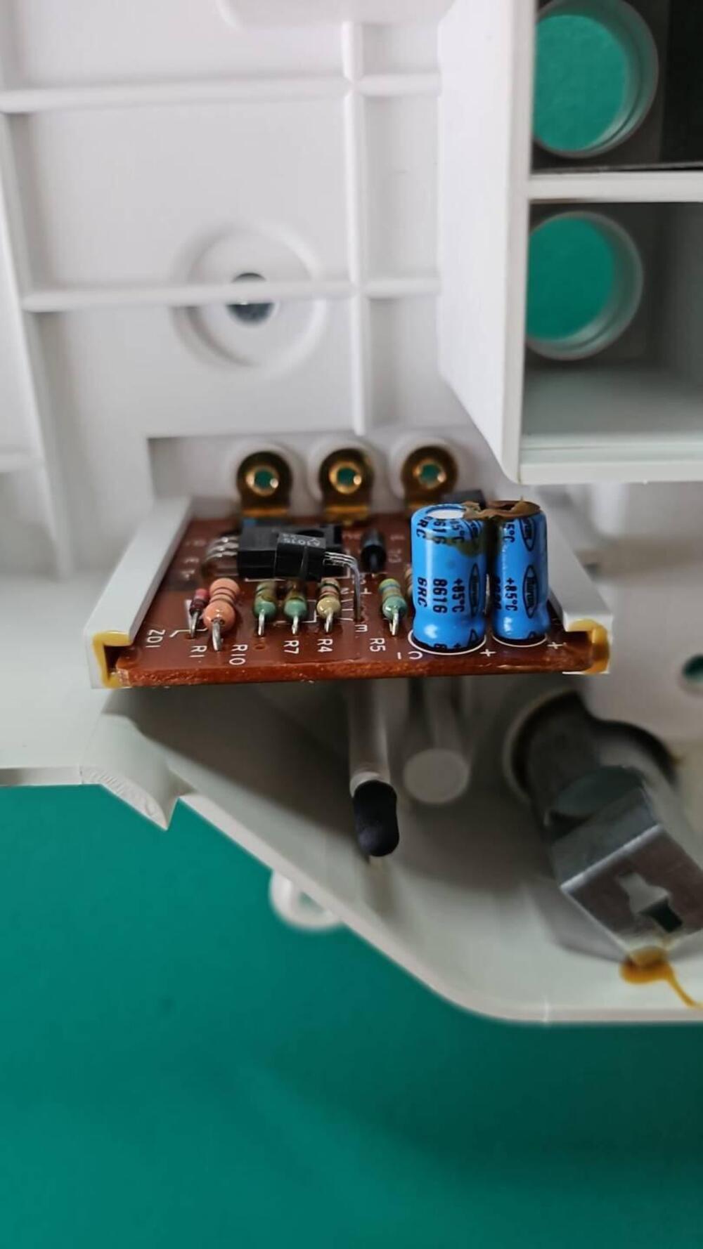 37120ml7611Scatola contakm VFR 750 Honda (2)