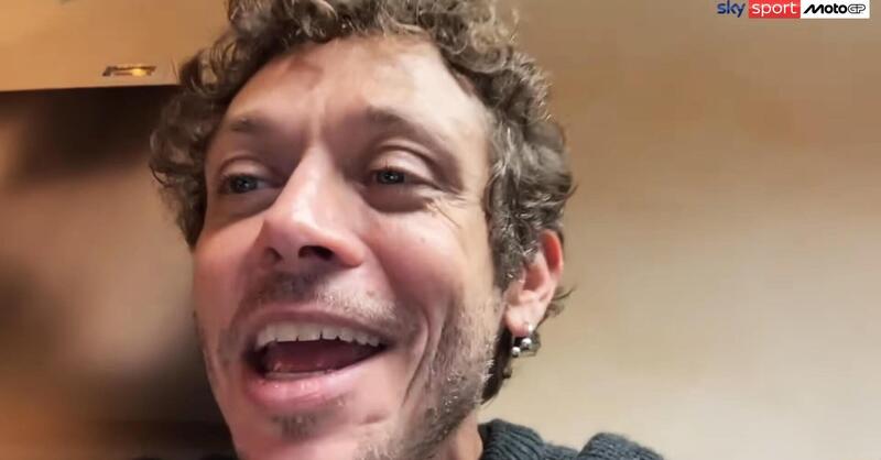 Dopo la vittoria a Indianapolis (e dopo un po&#039; di silenzio) parla Valentino Rossi: &quot;Il nostro Pecco &egrave; in difficolt&agrave;, lo aiutiamo al 100%&quot;