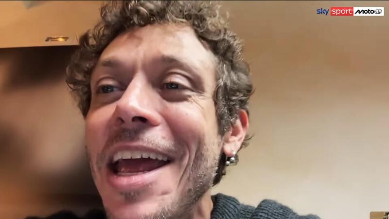 Dopo la vittoria a Indianapolis (e dopo un po&#039; di silenzio) parla Valentino Rossi: &quot;Il nostro Pecco &egrave; in difficolt&agrave;, lo aiutiamo al 100%&quot;