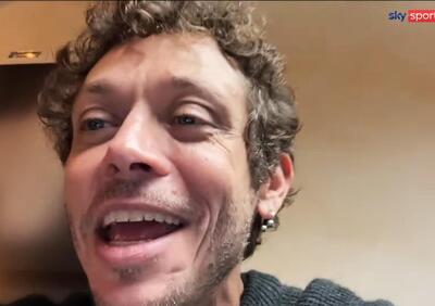 Dopo la vittoria a Indianapolis (e dopo un po' di silenzio) parla Valentino Rossi: Il nostro Pecco è in difficoltà, lo aiutiamo al 100%