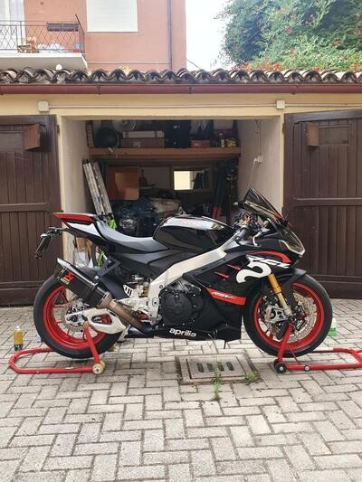 Aprilia RSV4 1100 Factory (2021 - 24) usata