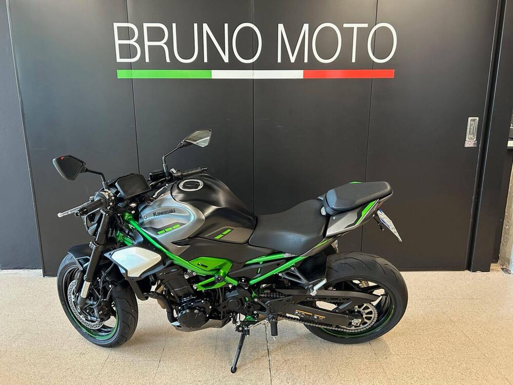 Kawasaki Z 900 (2025 - 26) (2)