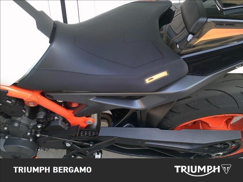 KTM 890 Duke R (2021) (9)