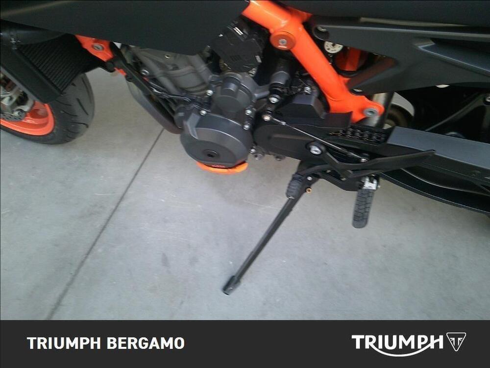 KTM 890 Duke R (2021) (10)