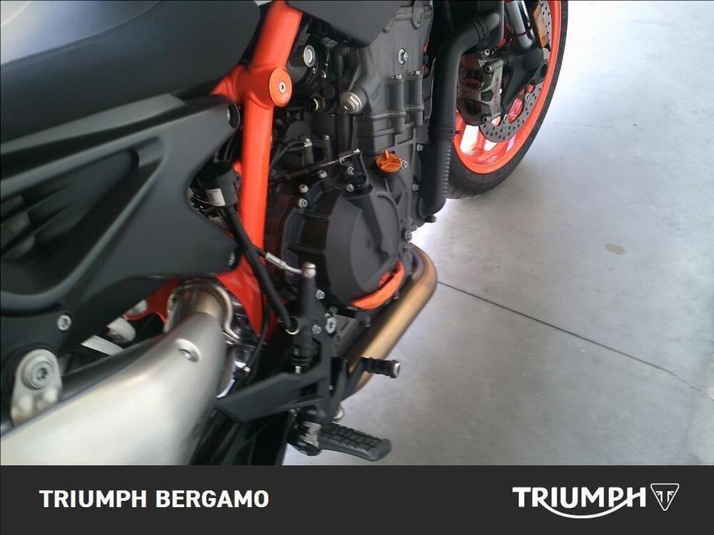 KTM 890 Duke R (2021) (11)