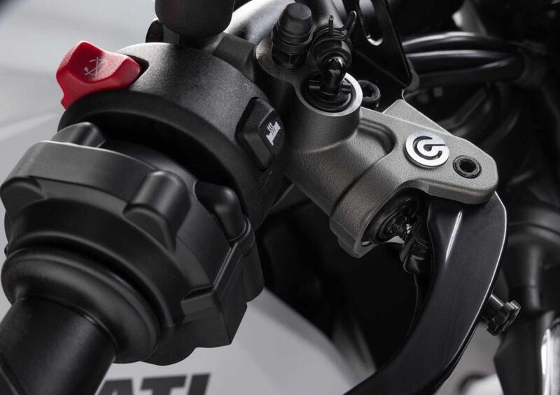 Ducati Monster 890 Monster 890 (2026) (16)