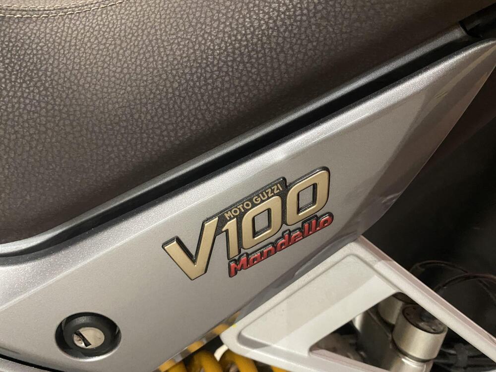 Moto Guzzi V100 Mandello S (2022 - 24) (2)