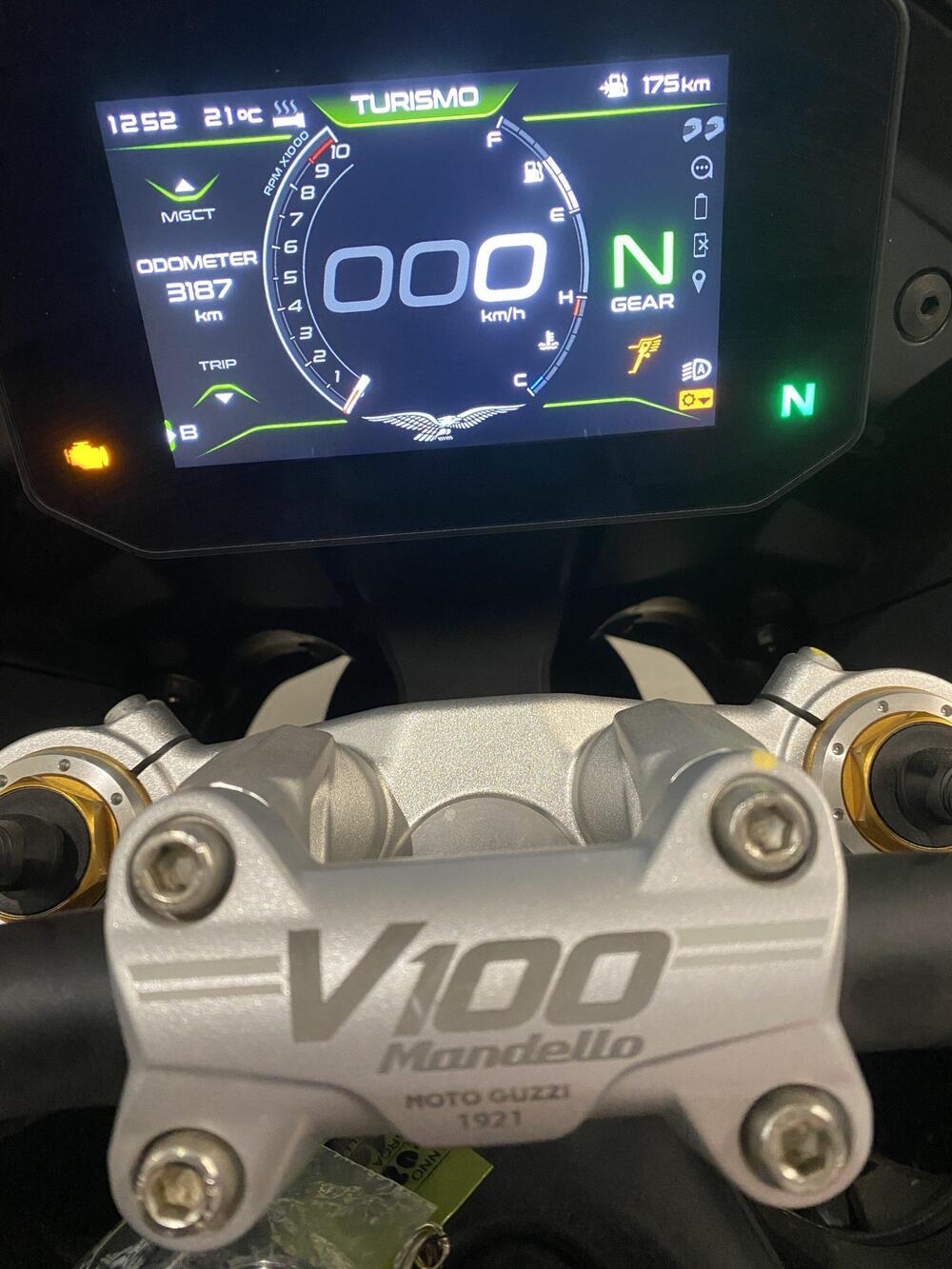 Moto Guzzi V100 Mandello S (2022 - 24) (3)