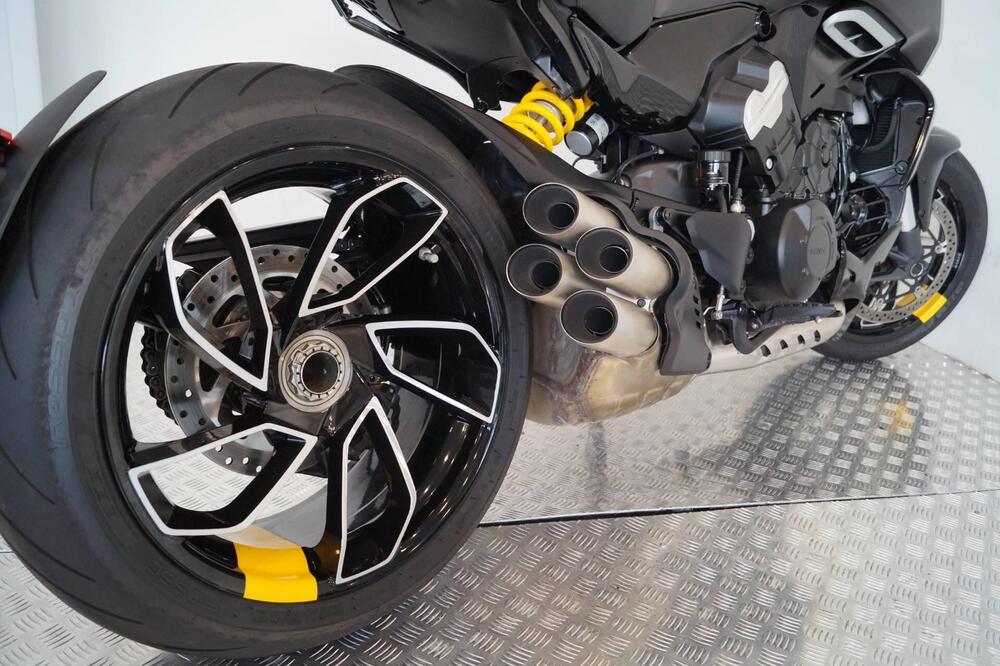 Ducati Diavel V4 (2023 - 26) (8)