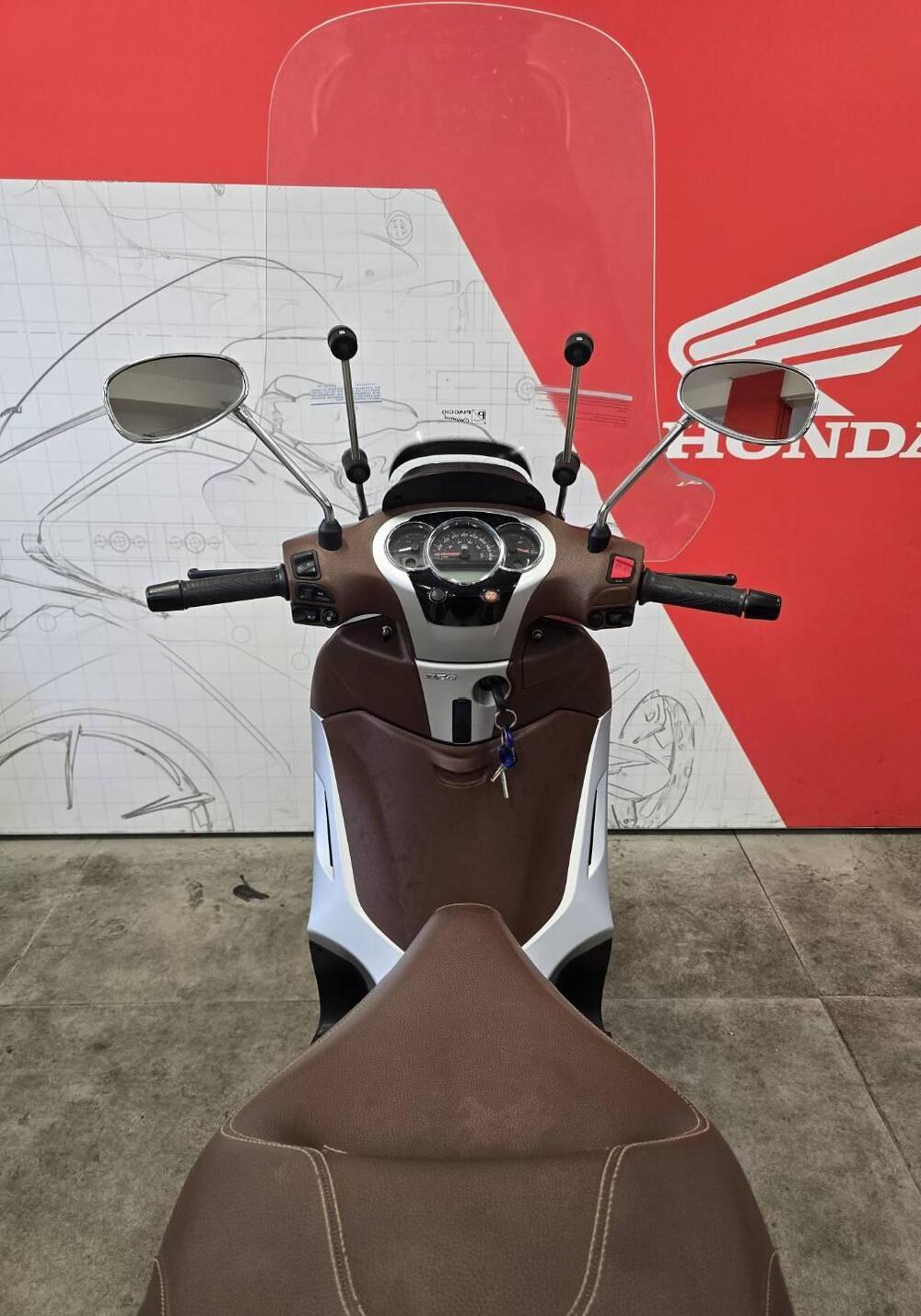 Piaggio Beverly 350 ABS (2016 - 20) (6)