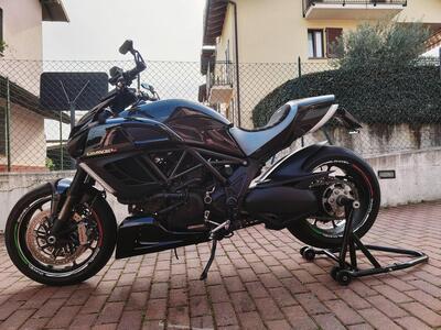 Ducati Diavel 1200 Carbon (2010 - 13) usata