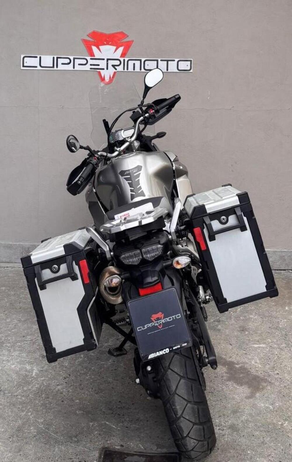 Yamaha XT1200Z Super Ténéré First Edition (2010 - 11) (4)