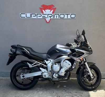 Yamaha FZ6 Fazer (2004 - 07) usata