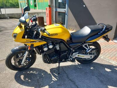 Yamaha FZS 600 Fazer (2002 - 03) usata