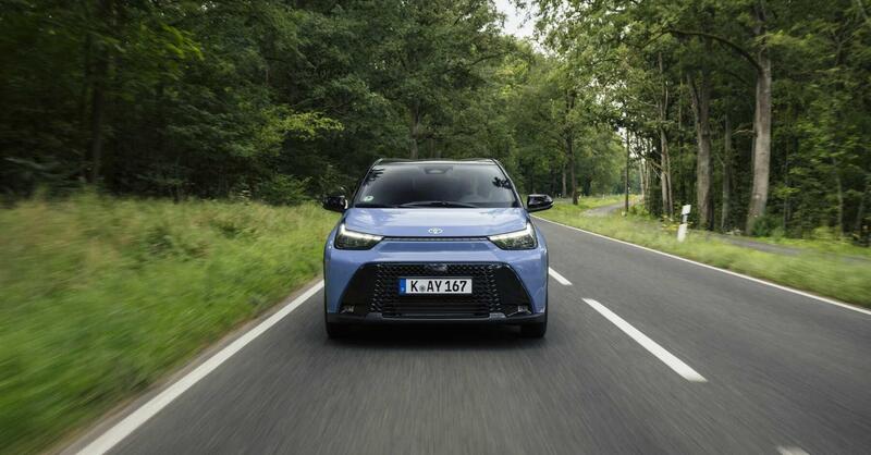 Sistema ibrido Toyota Aygo X: come funziona l&#039;eCVT e perch&eacute; consuma solo 3,7 litri/100 km
