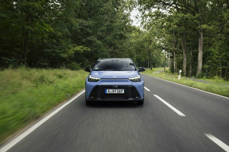 Sistema ibrido Toyota Aygo X: come funziona l&#039;eCVT e perch&eacute; consuma solo 3,7 litri/100 km