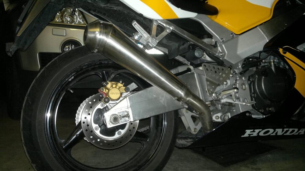 Honda CBR 900 RR Fireblade (2000 - 01) (2)