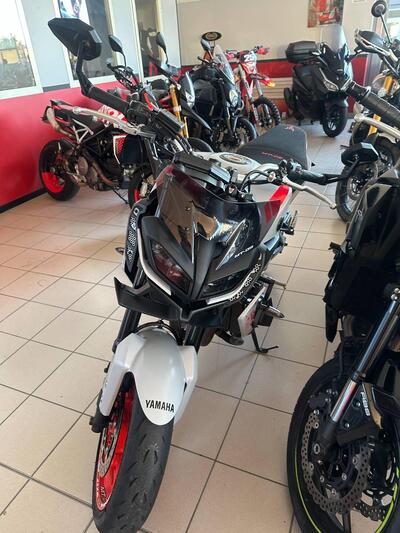 Yamaha MT-09 (2017 - 20) usata