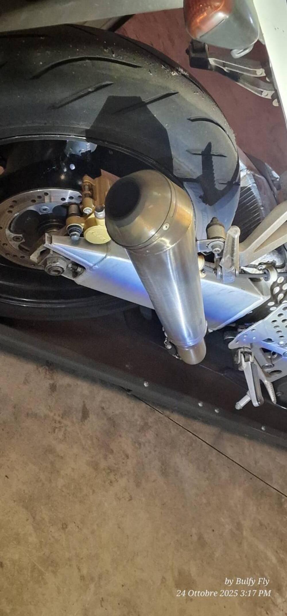 Honda CBR 900 RR Fireblade (2000 - 01) (8)