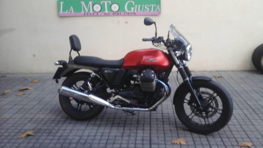 Moto Guzzi V7 II Stone (2015 - 17)