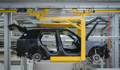 Cyberattacco record contro Jaguar Land Rover: 2,5 miliardi di danni, la pi&ugrave; grande catastrofe digitale della storia britannica