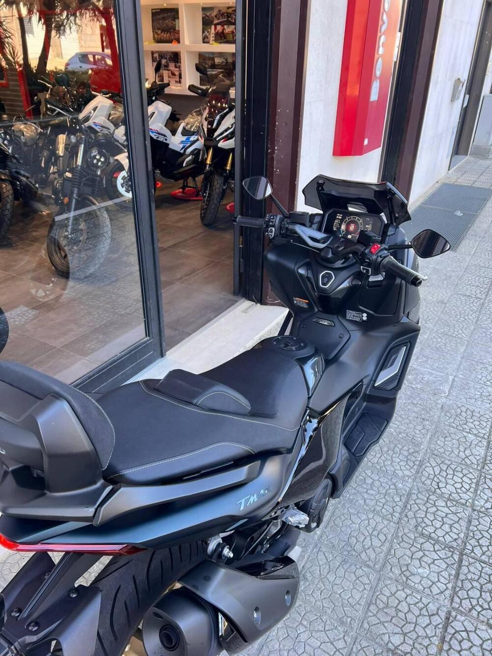 Yamaha T-Max 560 Tech Max (2022 - 24) (5)