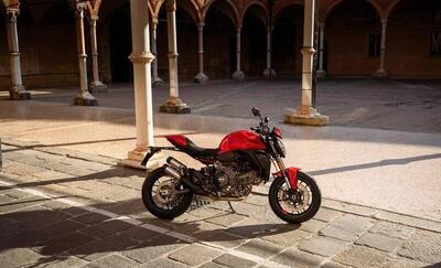 Ducati Monster 890 (2026) nuova