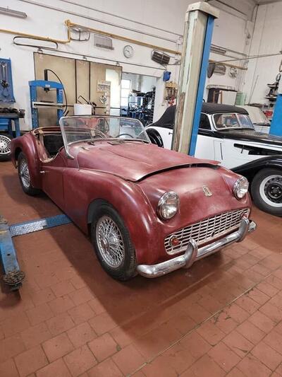 Triumph TR 3 A DA RESTAURO  d&#039;epoca del 1960 a Soresina