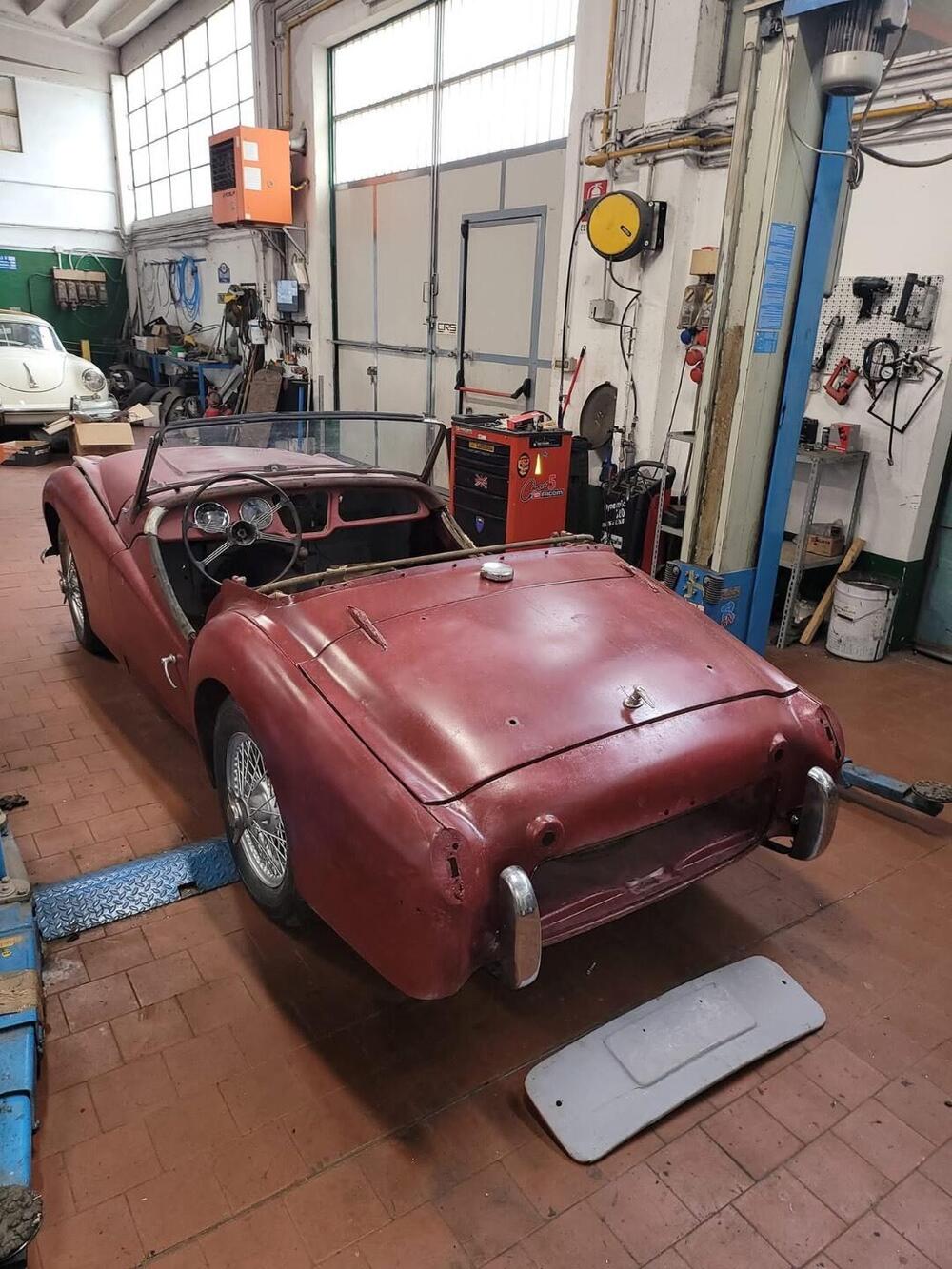 Triumph TR 3 A DA RESTAURO  d'epoca a Cremona (2)